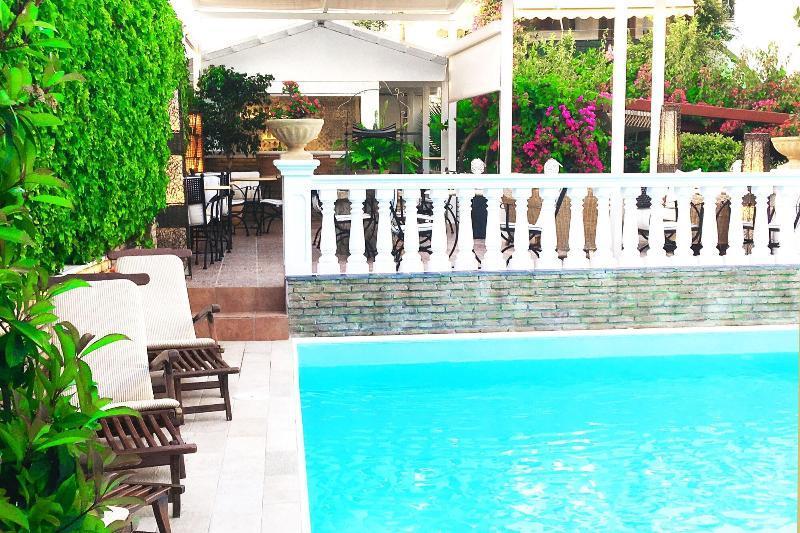 Armata Boutique Hotel Spetses Town Ngoại thất bức ảnh