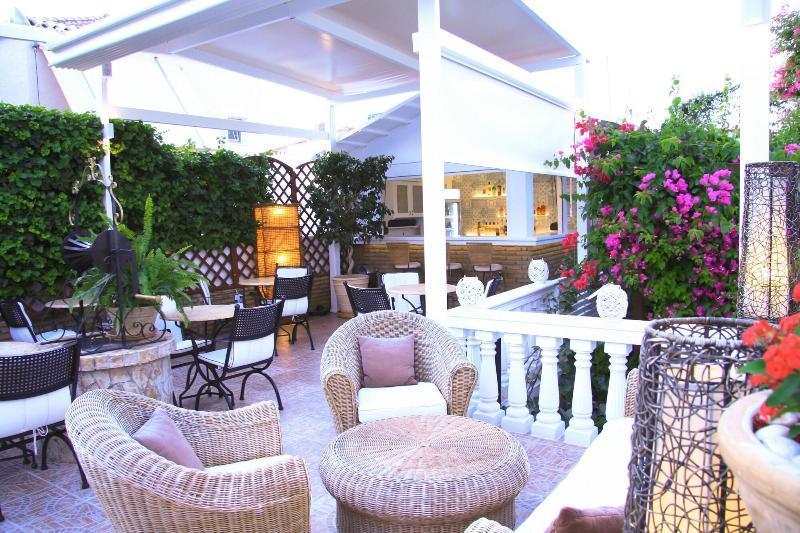 Armata Boutique Hotel Spetses Town Ngoại thất bức ảnh